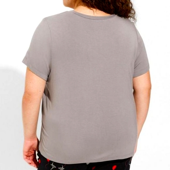 ❤️NWT VINTAGE TORRID TEE - PENNYWISE STEPHEN KING'S IT SCARY CLOWN HALLOWEEN - Picture 2 of 13